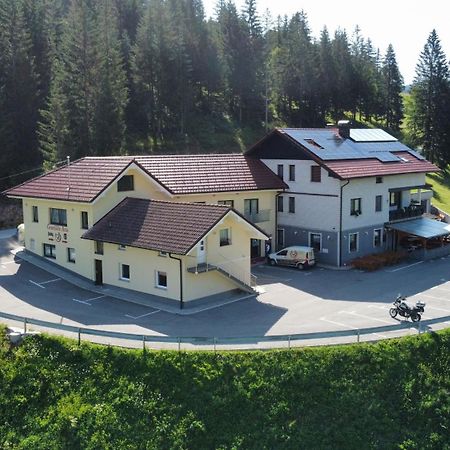 Hotel And Restaurant Ana Hrib-Loski Potok Exteriér fotografie
