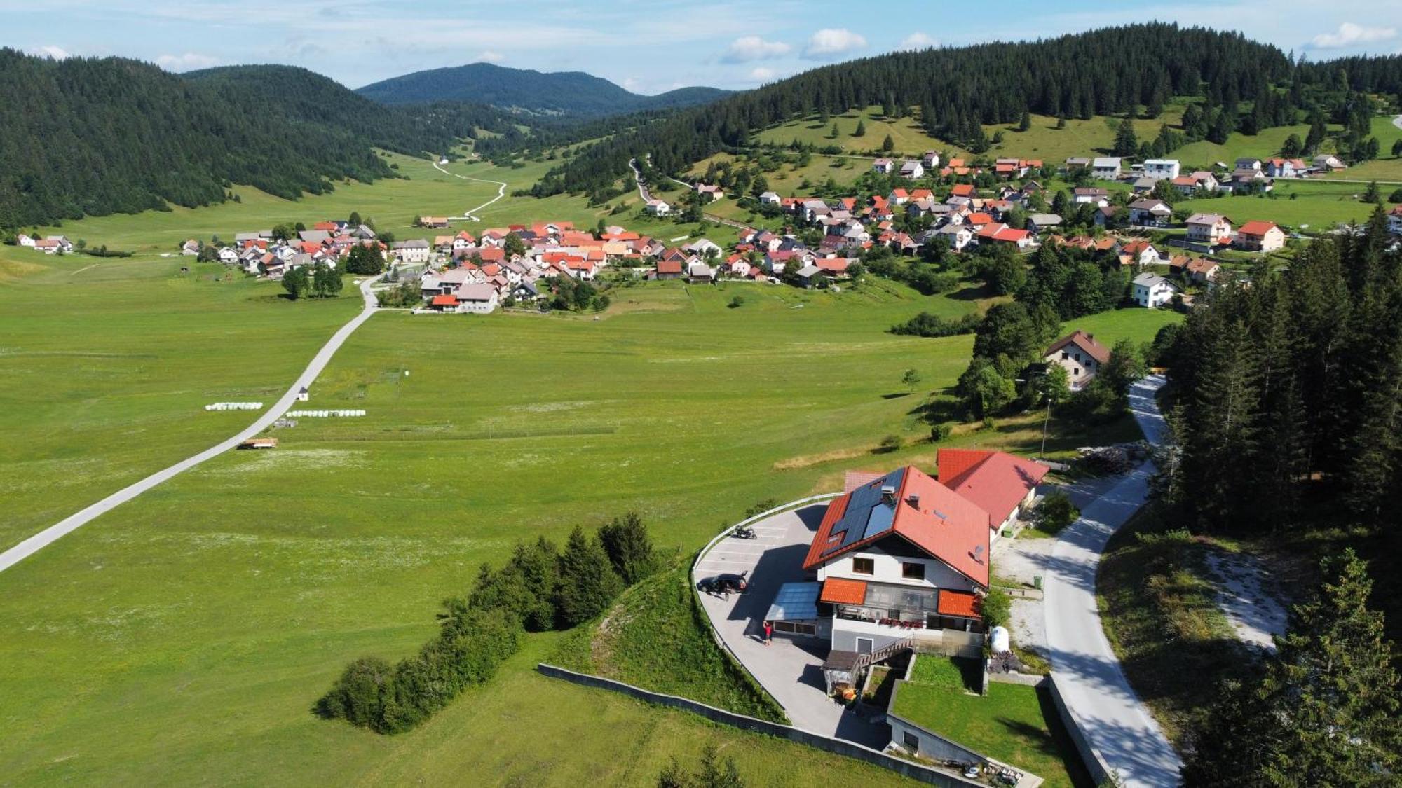 Hotel And Restaurant Ana Hrib-Loski Potok Exteriér fotografie